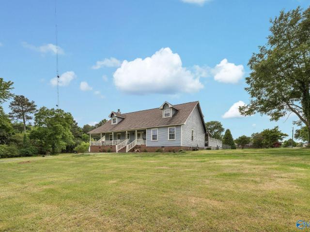 House for sale in Guntersville, Alabama