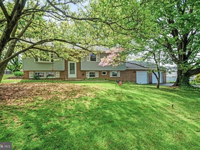House for sale in Leola, Upper Leacock Township