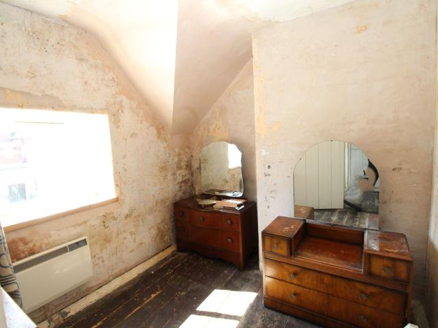 Terraced House for sale in Longford