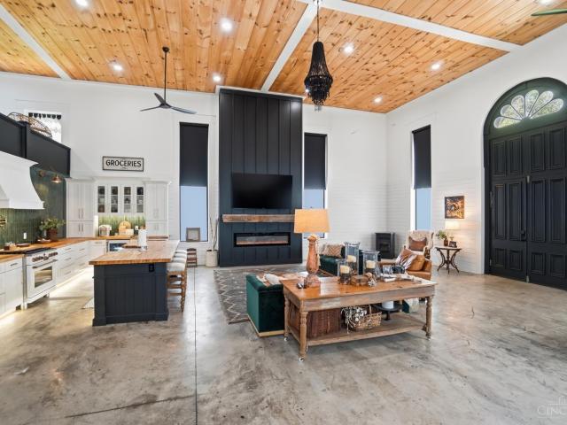 House for sale in Harveysburg, Ohio