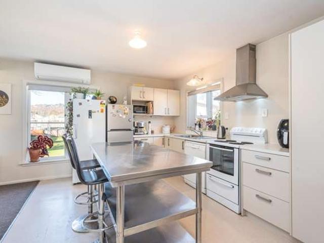 House for sale in Chaslands, Canterbury