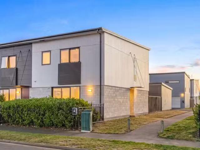 House for sale in Chaslands, Canterbury