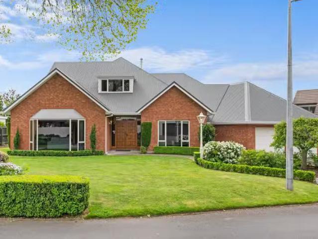 House for sale in Chaslands, Canterbury
