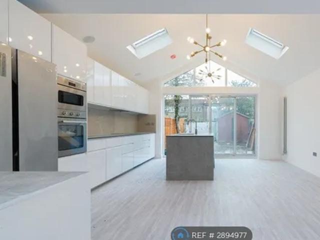 House for rent in Motspur Park, Greater London