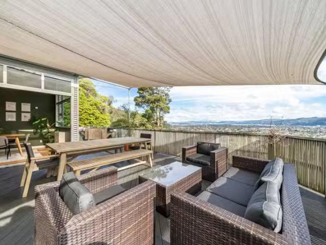 House for sale in Days Bay, Wellington