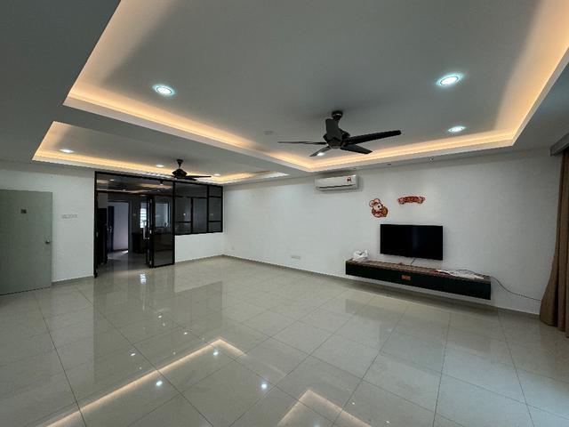 Terraced House for sale in Malaka