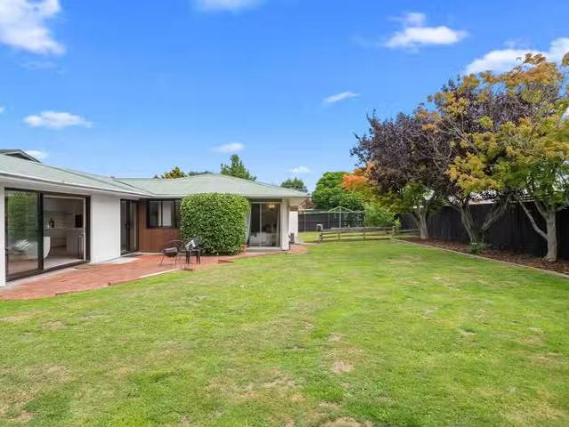 House for sale in Chaslands, Canterbury