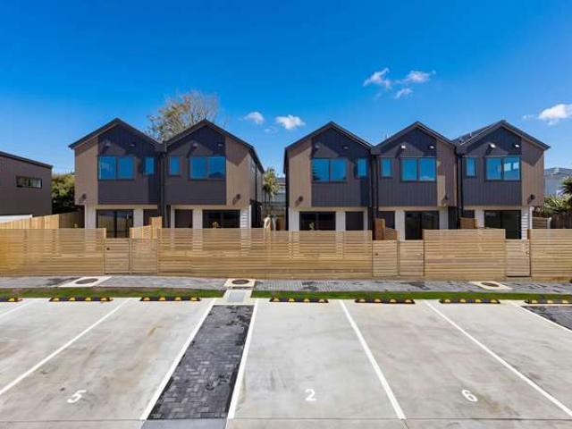 Townhouse for sale in Mount Roskill, Oroua County