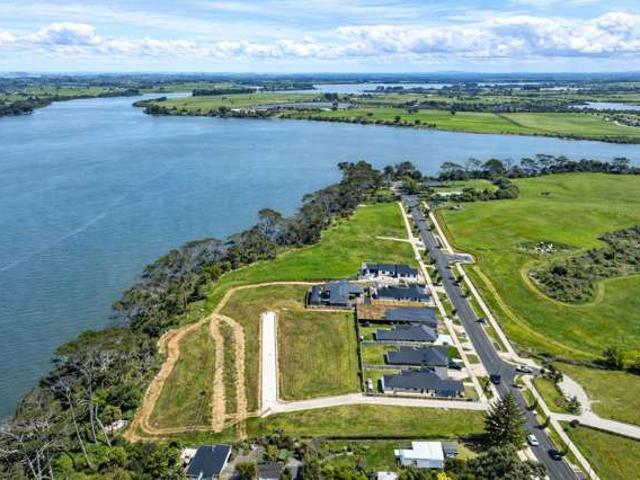 Land for sale in Awhitu, Oroua County