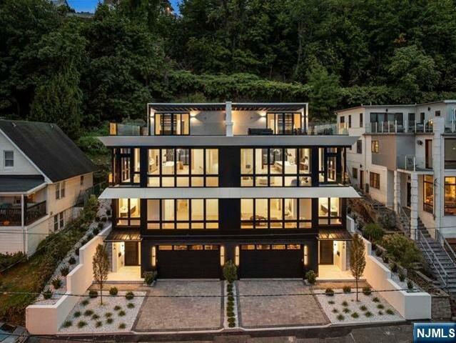 Duplex for sale in Edgewater