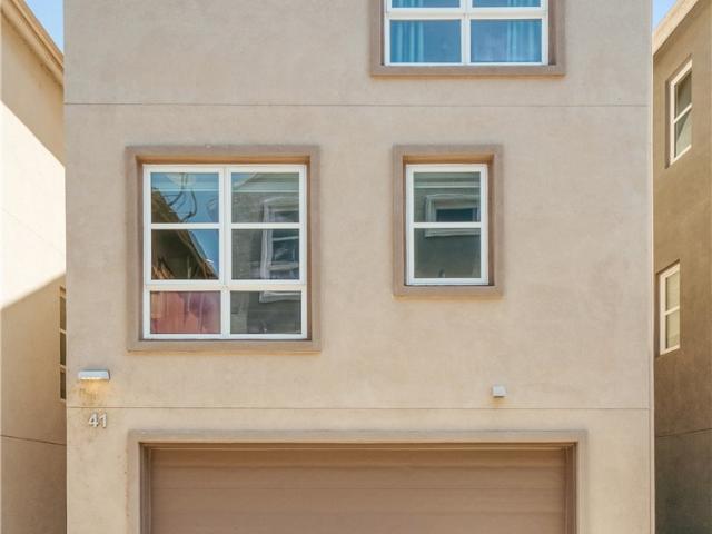Townhouse for sale in Canoga Park, California