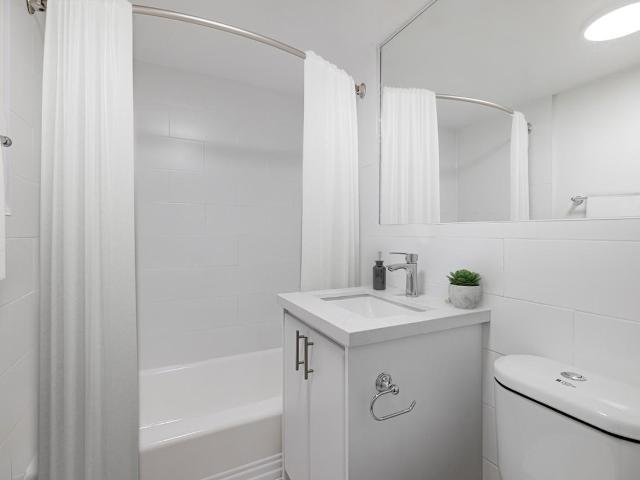 Apartment for rent in Eglinton—Lawrence, Toronto