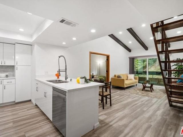 Condo for sale in Canoga Park, California