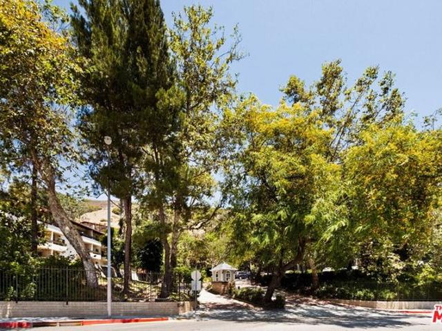 Condo for sale in Canoga Park, California