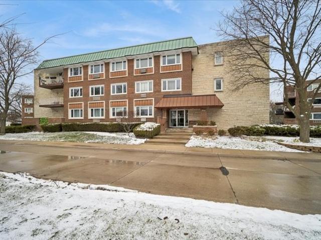 Condo for sale in Arlington Heights, Illinois