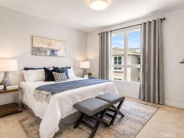 Townhouse for sale in Canoga Park, California