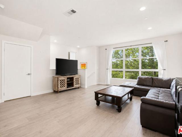 Property for rent in Canoga Park, California