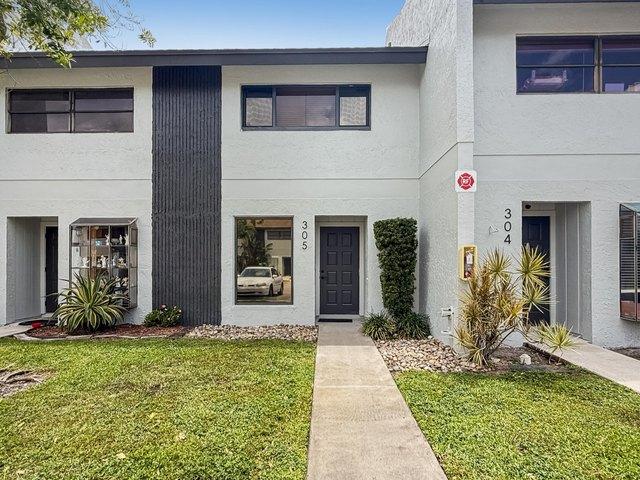 Townhouse for sale in Oakland Park, Florida