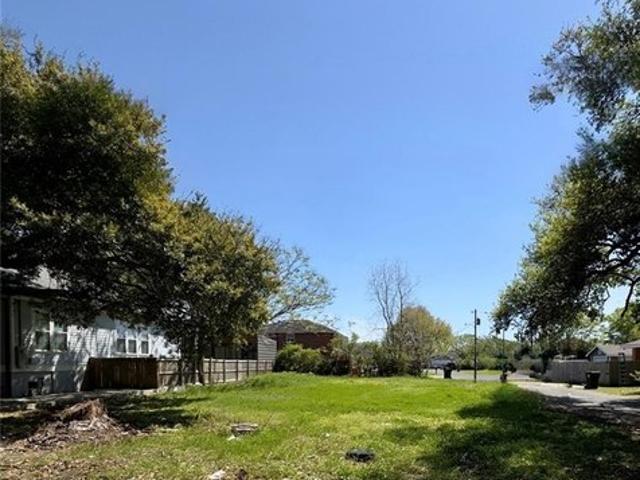 Land for sale in Chalmette, Louisiana