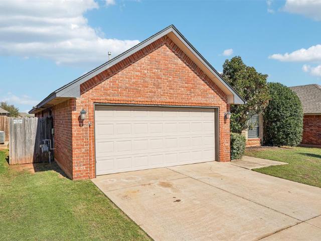House for sale in Moore, Cleveland County