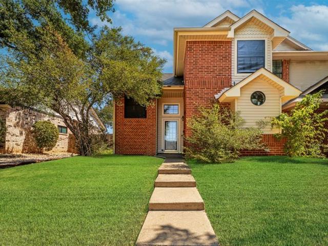 Townhouse for sale in Euless, Texas