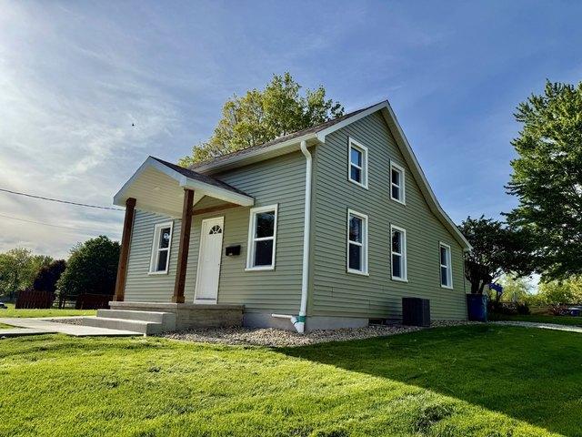 House for sale in Peru, Illinois