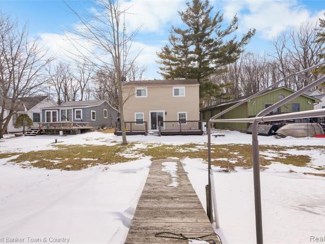 House for sale in Hamburg, Michigan