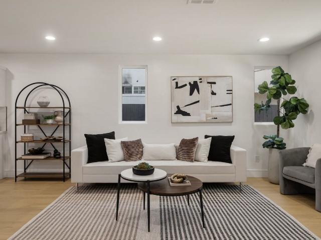 Apartment for rent in Canoga Park, California