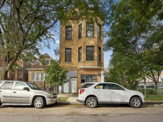 House for sale in Chicago, Cook County