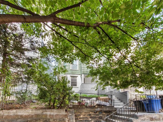 House for sale in The Bronx, Arverne