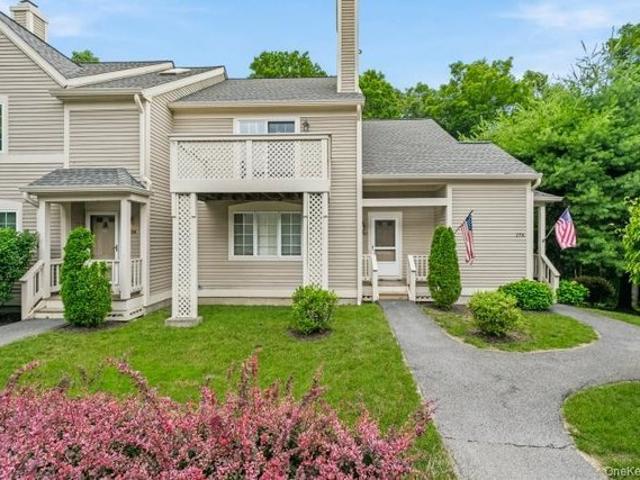 Condo for sale in Baldwin Place, New York