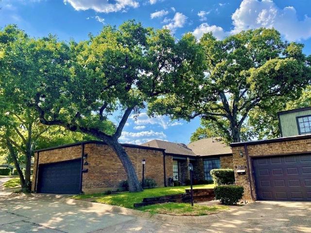Townhouse for sale in Grand Prairie, Tarrant County