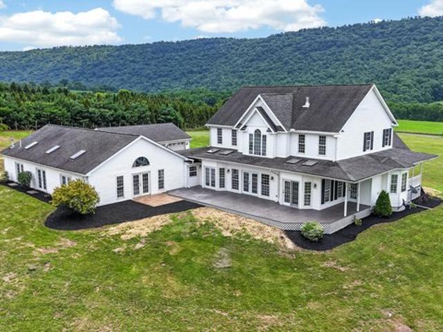 House for sale in Dalmatia, Pennsylvania