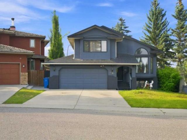 House for sale in Signal Hill, Calgary