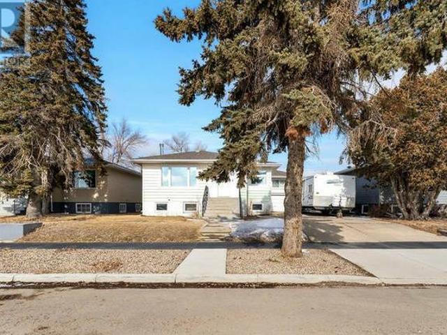 House for sale in Medicine Hat, Alberta