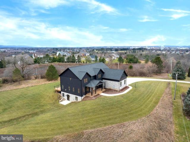 House for sale in Lemont, Pennsylvania