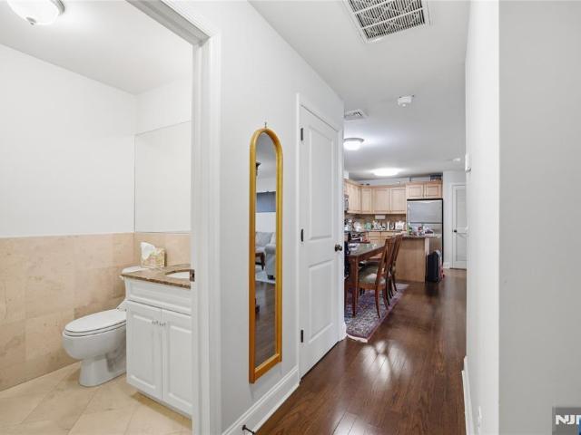Condo for sale in Palisades Park, New Jersey