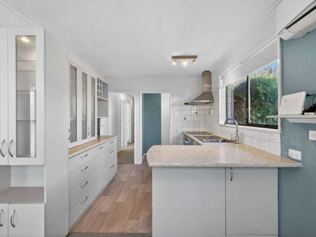House for sale in Chaslands, Canterbury