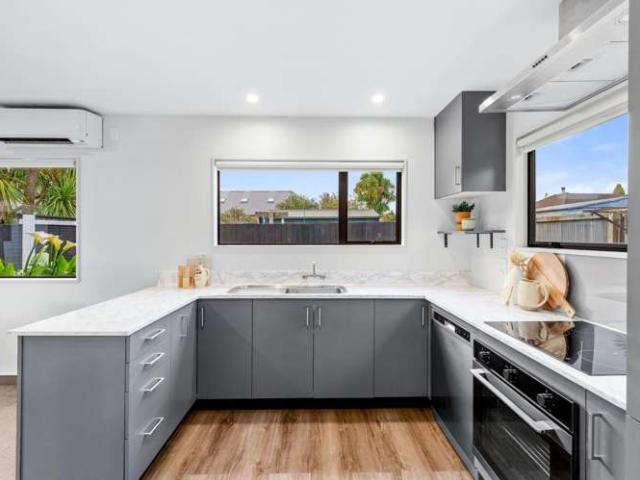 House for sale in Chaslands, Canterbury