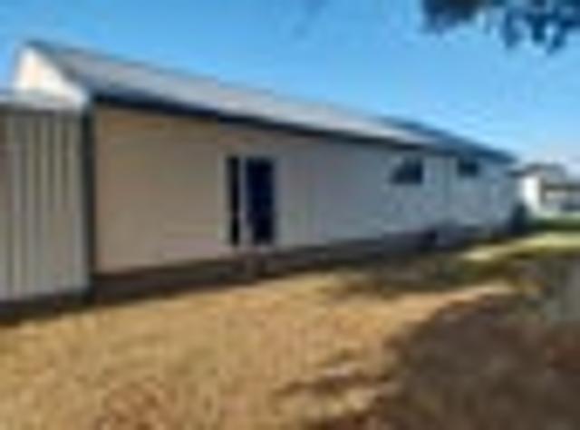 House for sale in Hamilton Lake