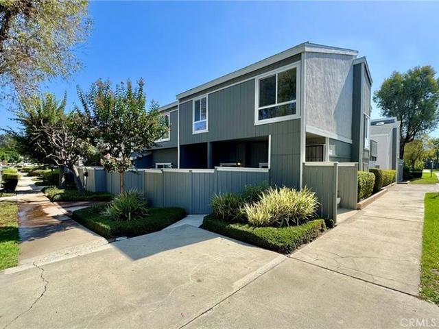 Townhouse for sale in Santa Ana, California