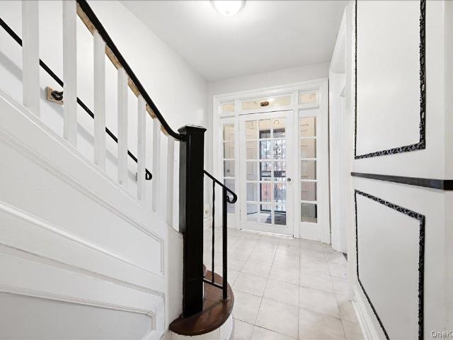 House for sale in The Bronx, Arverne
