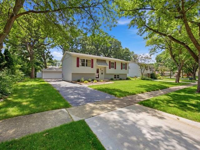 House for sale in Woodridge, Illinois