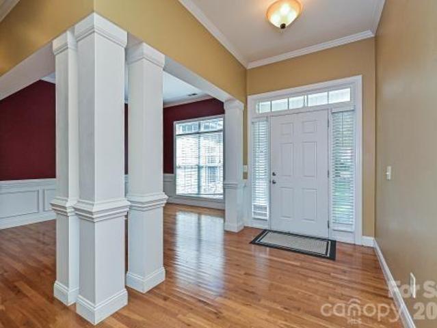 House for sale in Lakeview Circle, Matthews