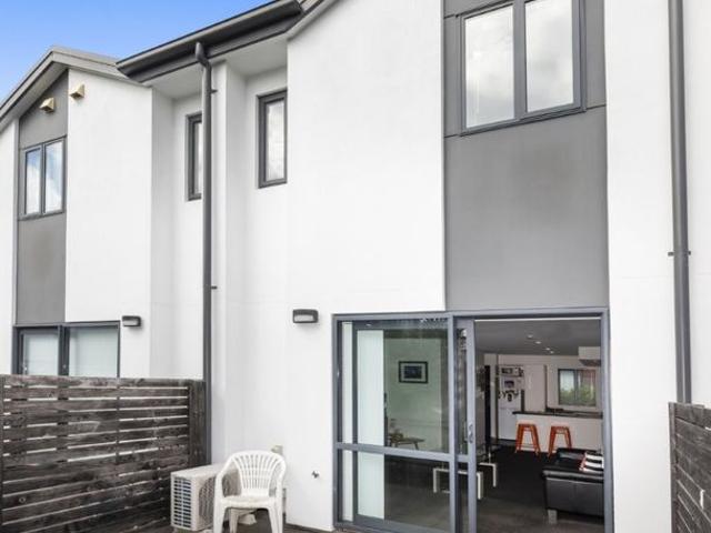 Apartment for rent in Heathcote, Canterbury