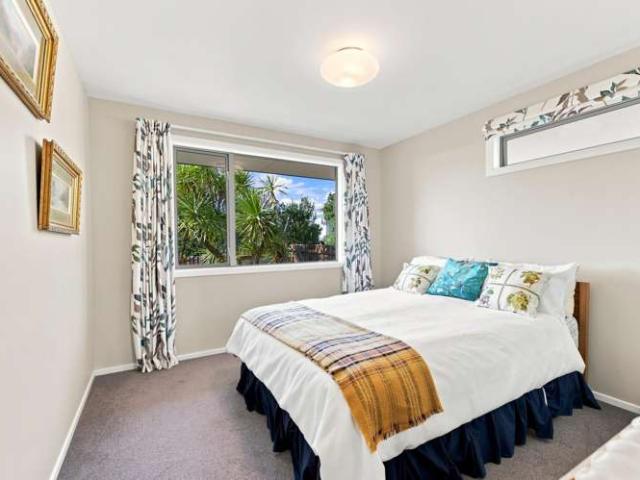 House for sale in Chaslands, Canterbury