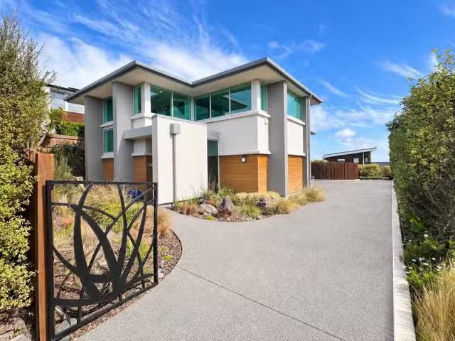 House for sale in Chaslands, Canterbury