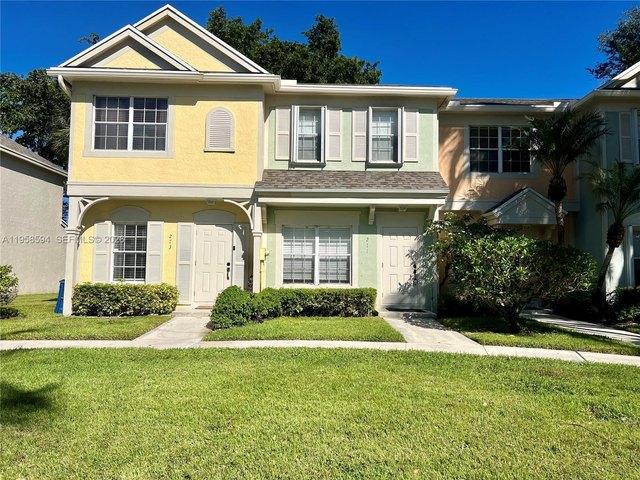 Townhouse for sale in Weston, Florida