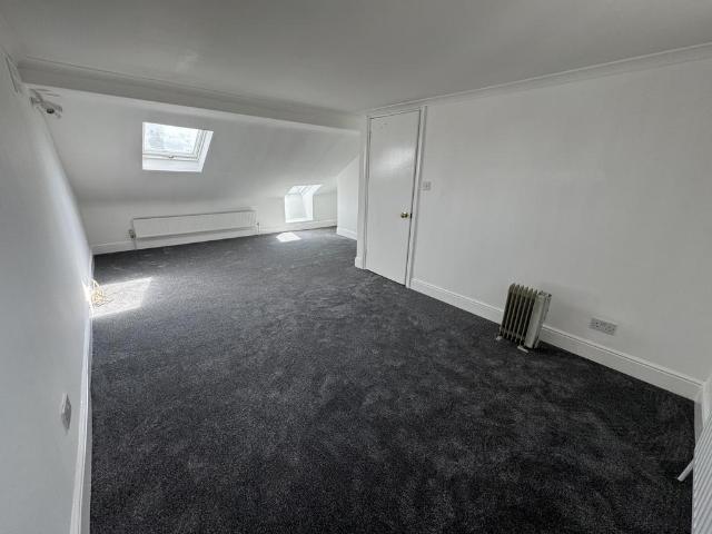 Apartment for rent in Loxford, Seven Kings