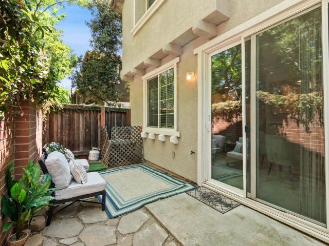 Townhouse for sale in Brentwood